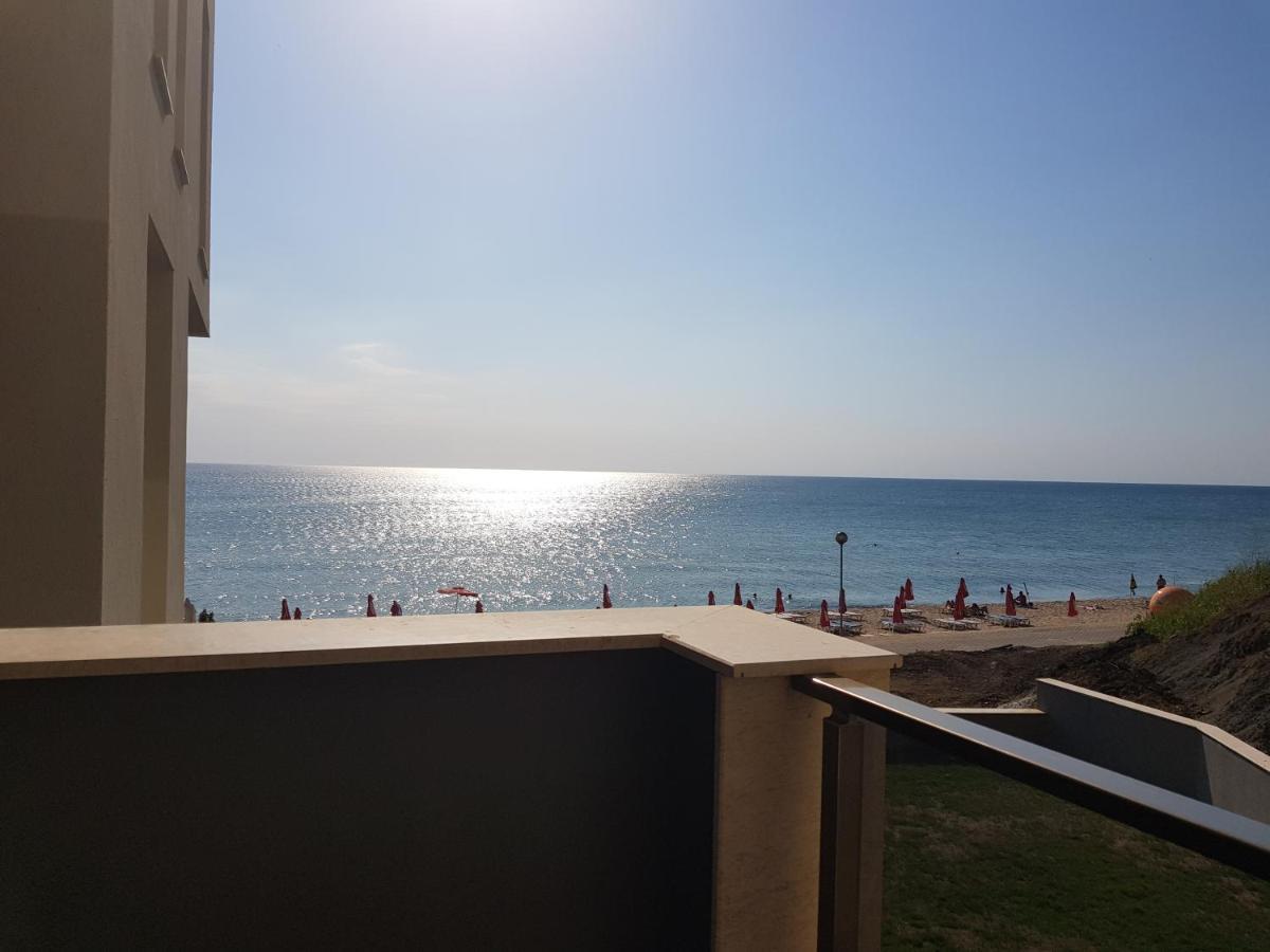 Dolphin Beach Apart Obzor Dış mekan fotoğraf